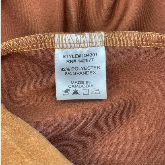 IRIS Suede Mini Dress with button detail
Size L - Picture 4 of 13